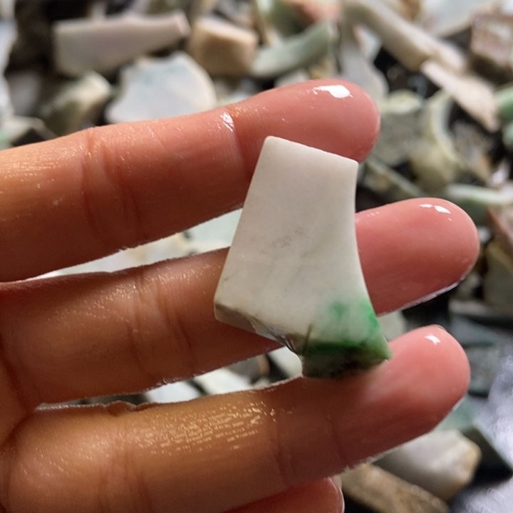 翡翠颈饰未镶嵌天然翡翠