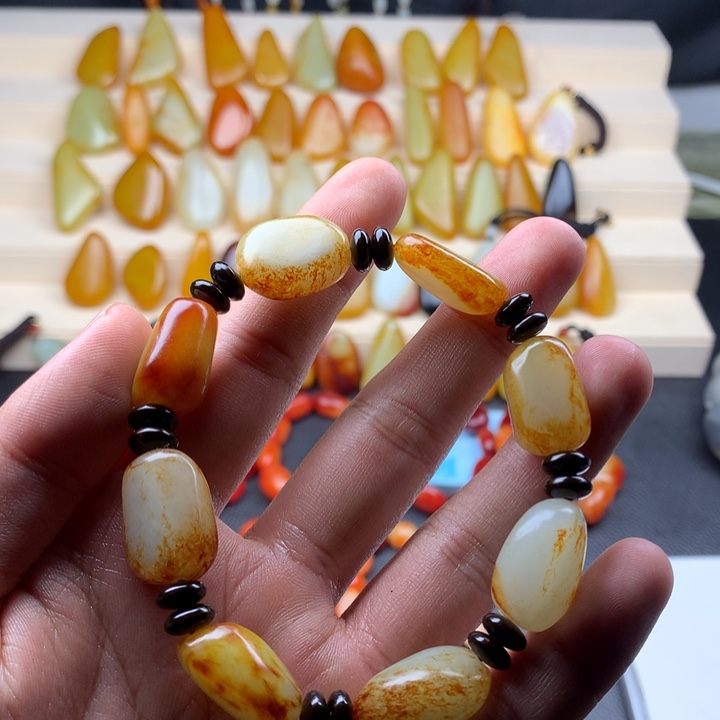 和田玉颈饰未镶嵌