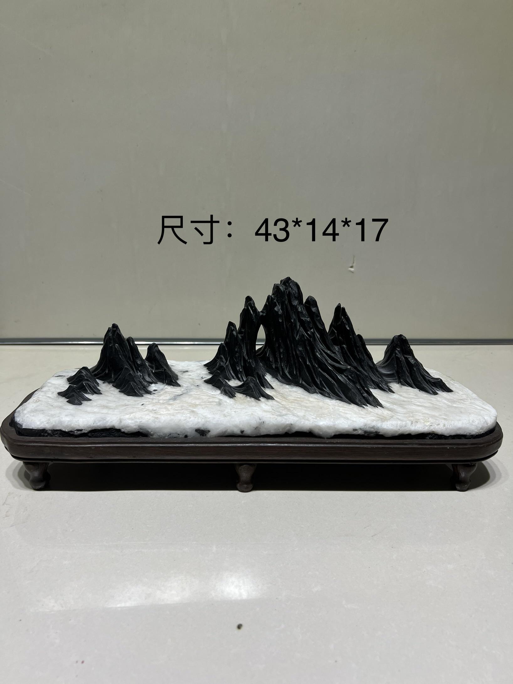 灵璧石：黑白一体、整石整雕、家居摆件、尺寸（43*14*17）