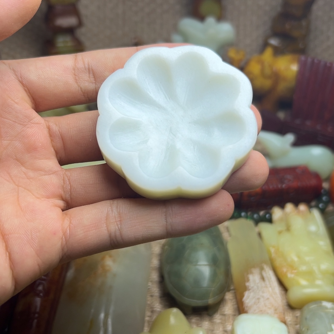 未镶嵌蛇纹石玉颈饰