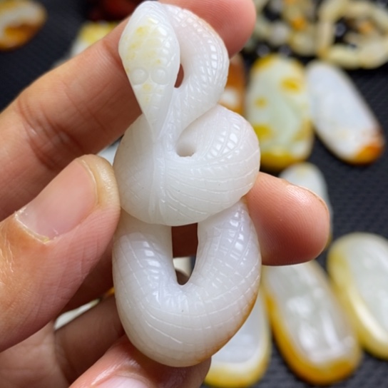 和田玉颈饰未镶嵌