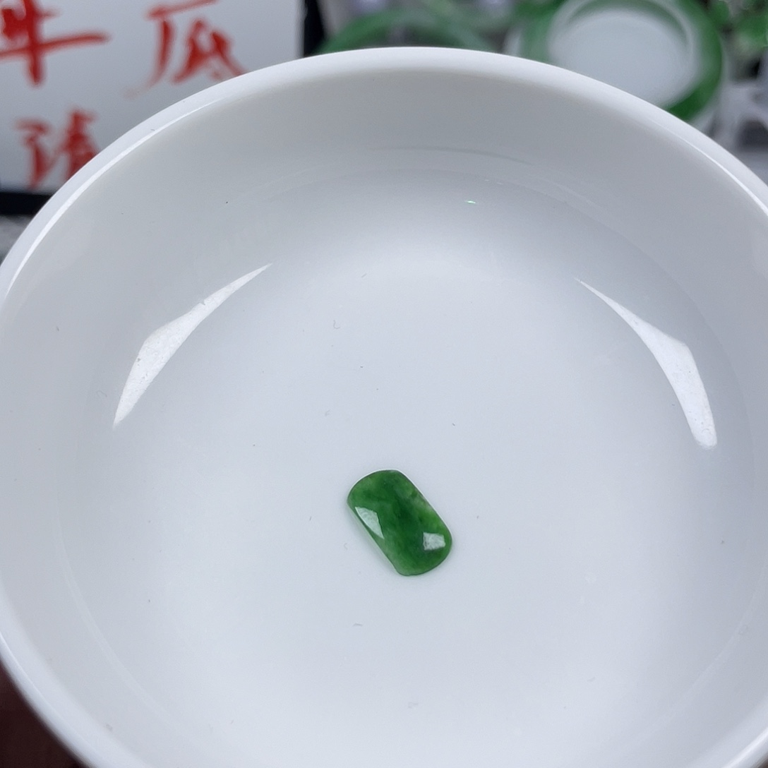 翡翠未镶嵌颈饰13、马鞍戒面