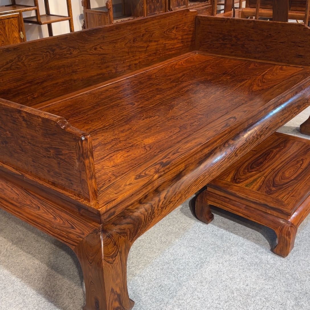 贡木何*生………………………………………………