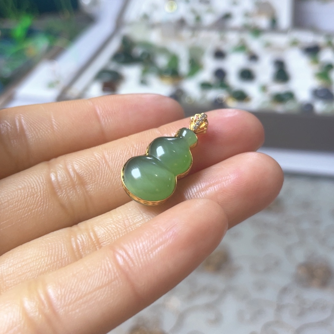 和田玉颈饰18K金镶嵌