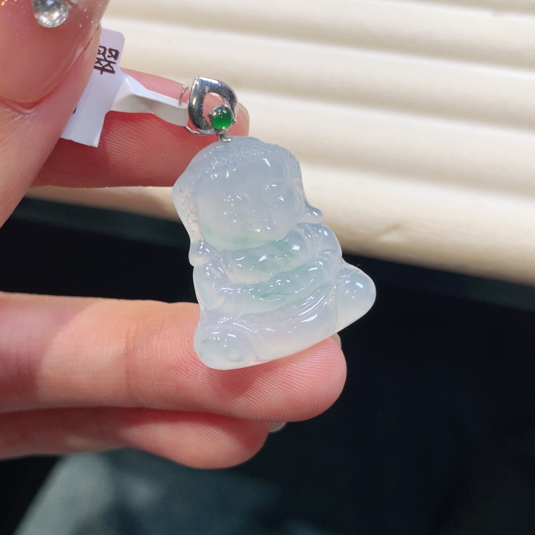 翡翠18K金镶嵌颈饰宝宝佛