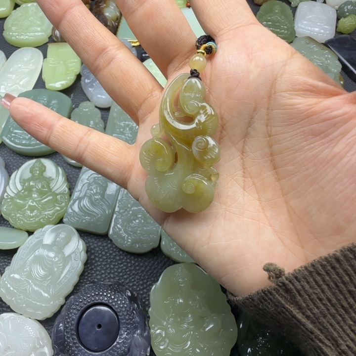 和田玉未镶嵌珠宝奇石