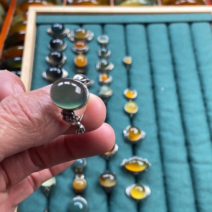 蛇纹石玉手镯未镶嵌晚***呐