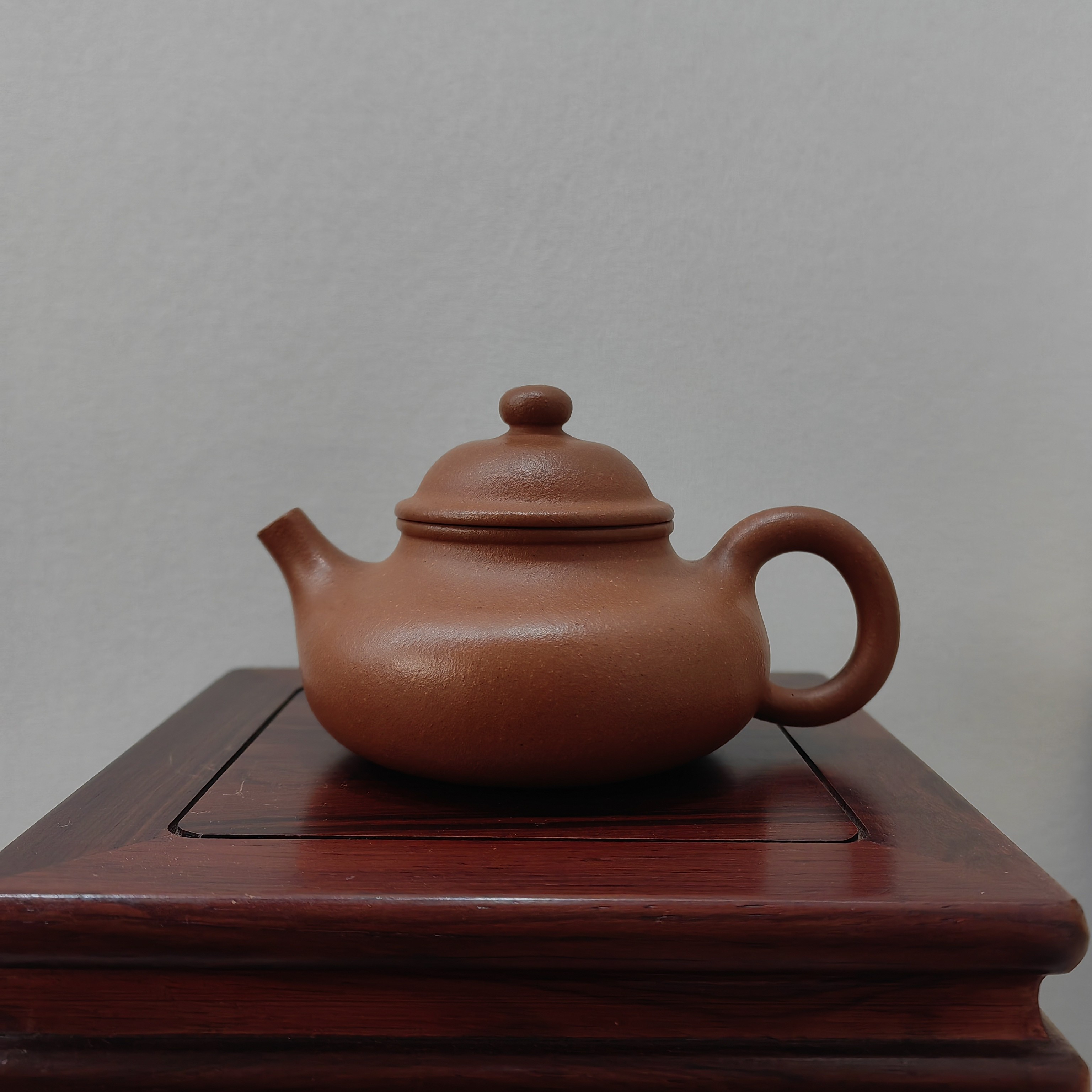 《蕙名紫砂》容天壶，原矿红降坡，168cc，全手工制作