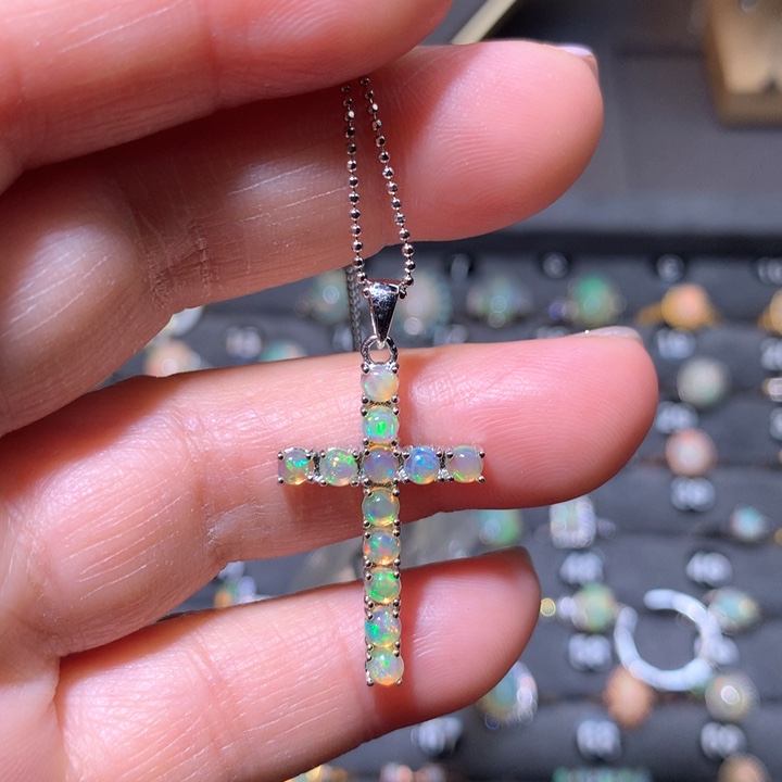 欧泊吊坠〉银S925镶嵌纤**尘