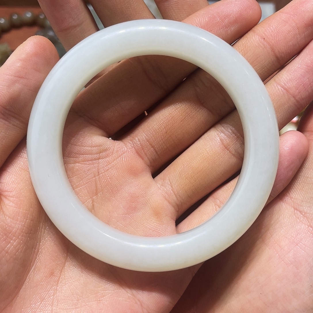 和田玉未镶嵌手镯