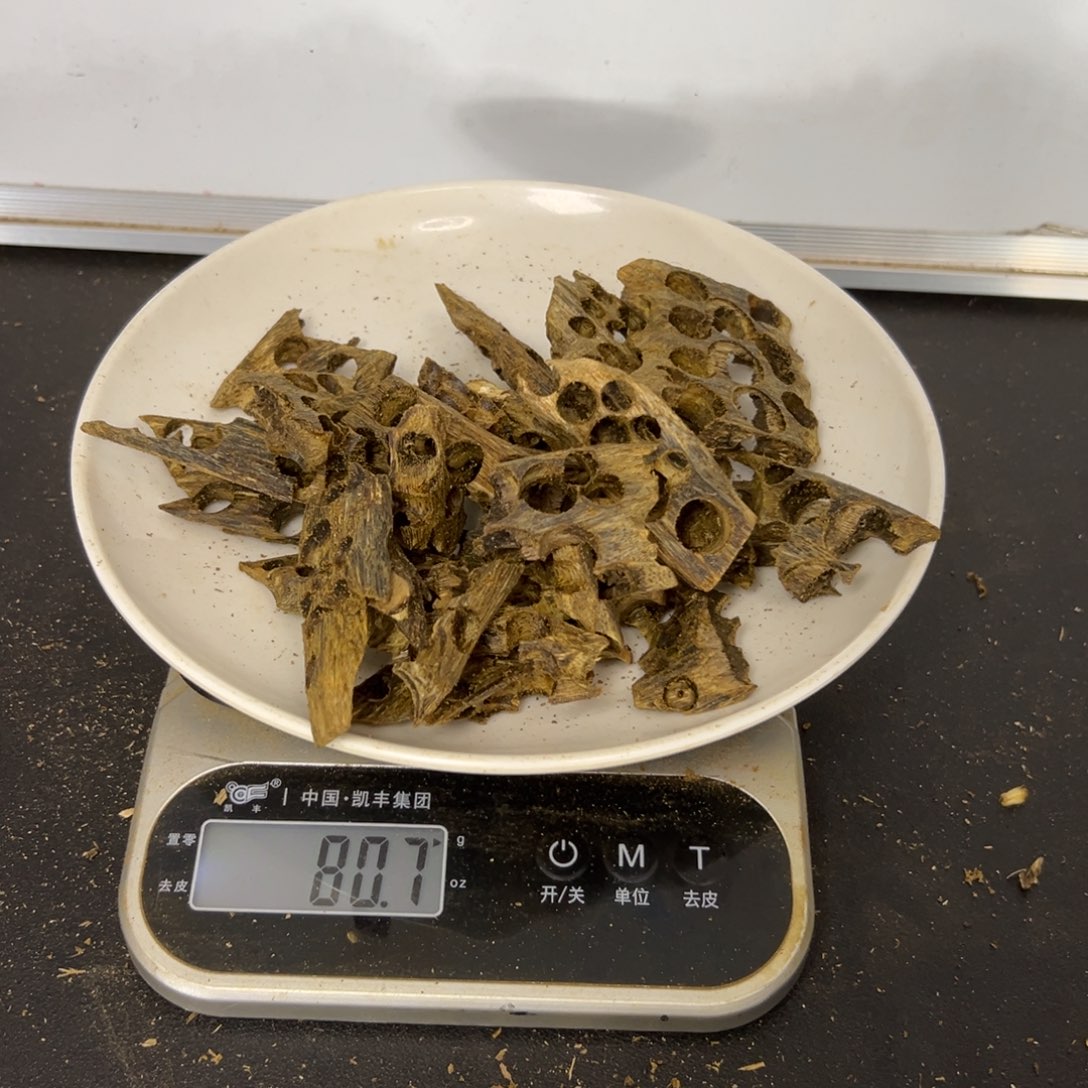 沉香碎屑沉香驼背黑奇转珠料