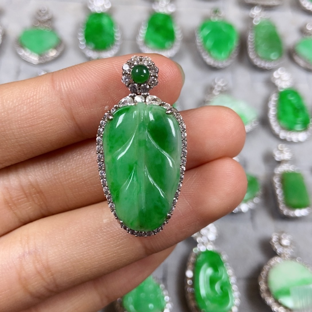 颈饰未镶嵌翡翠叶子