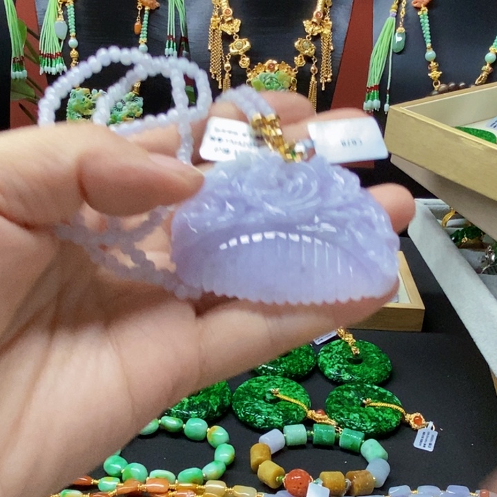 翡翠未镶嵌颈饰吊坠