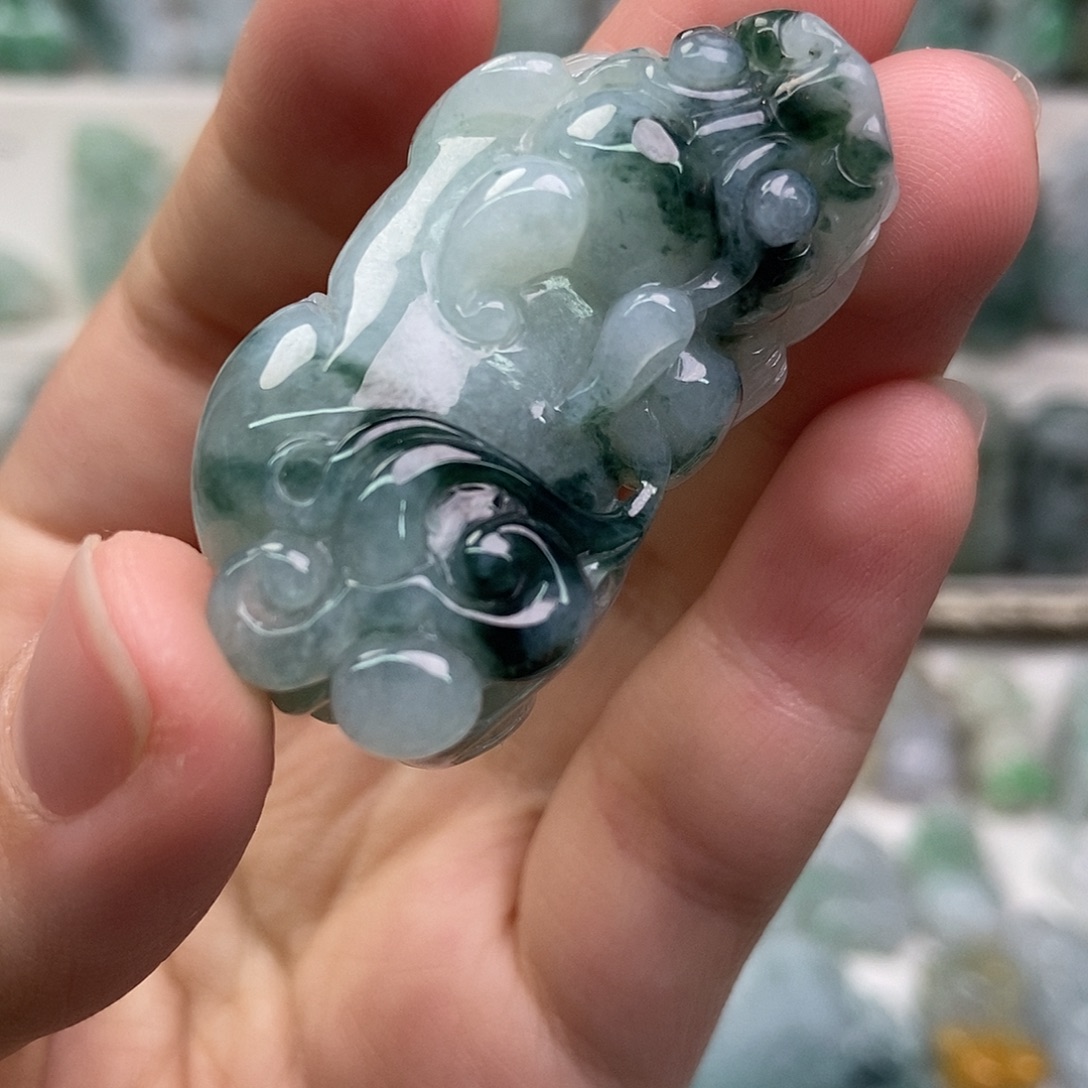 翡翠未镶嵌吊坠(赠链)