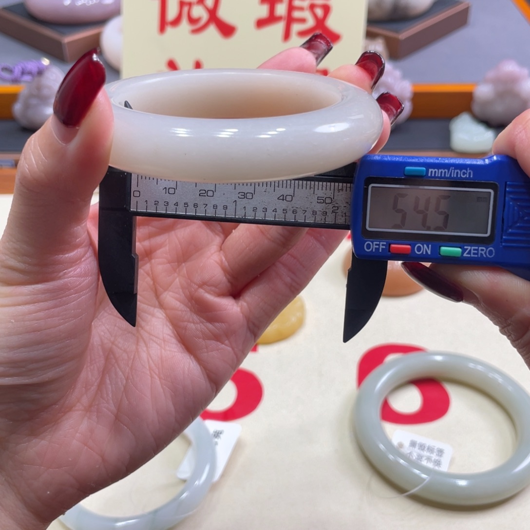 未镶嵌手镯石英质玉