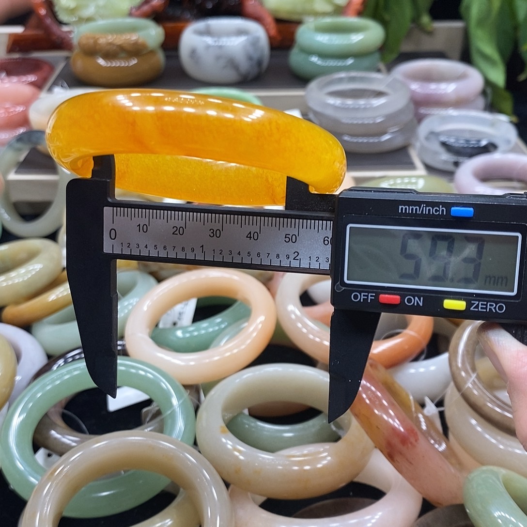 石英岩玉未镶嵌手镯