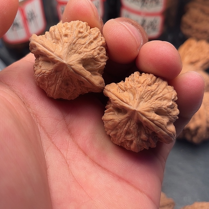 文玩核桃把件靠山王37