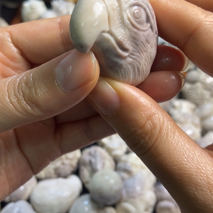 配饰鹿角雕刻一个出