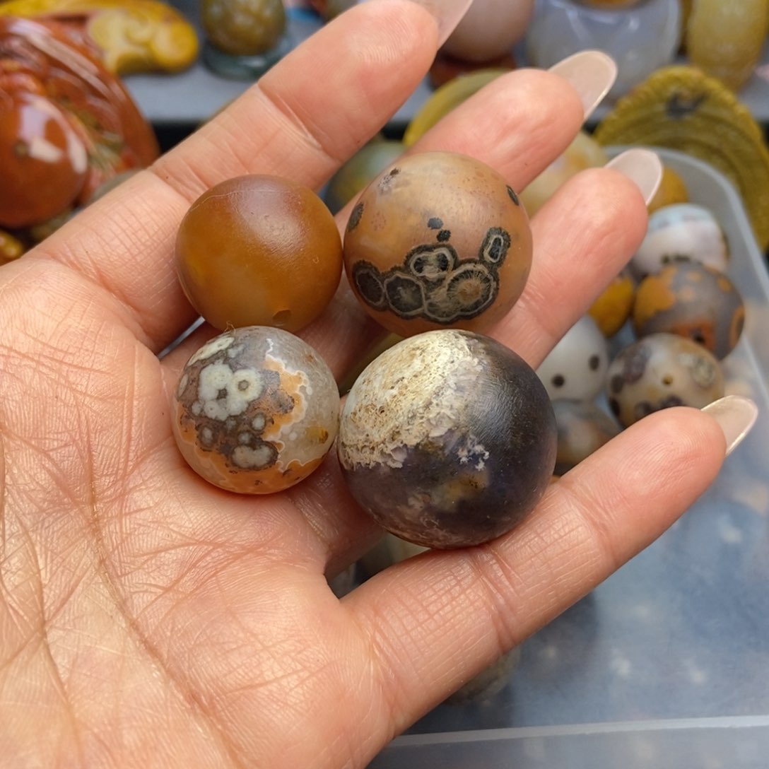 玛瑙/玉髓颈饰未镶嵌小*战国红