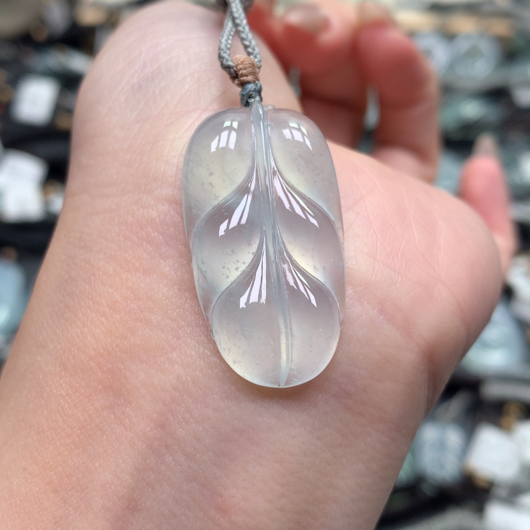 翡翠颈饰未镶嵌叶子