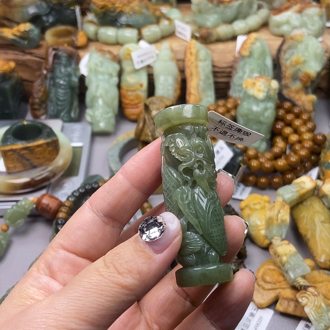 岫岩老玉（透闪石质玉）手把未镶嵌