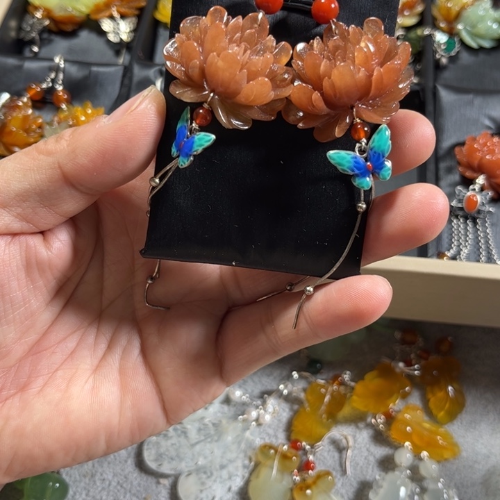 蛇纹石玉耳饰未镶嵌