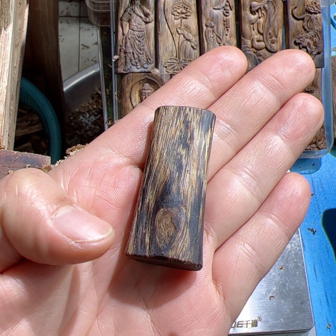 沉香吊坠黑棋素牌6克