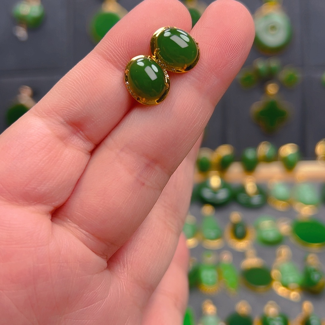 和田玉18K金镶嵌耳饰