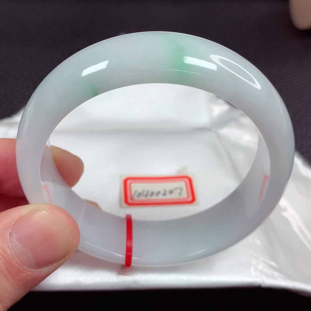 翡翠手镯未镶嵌繁****?天然翡翠手镯