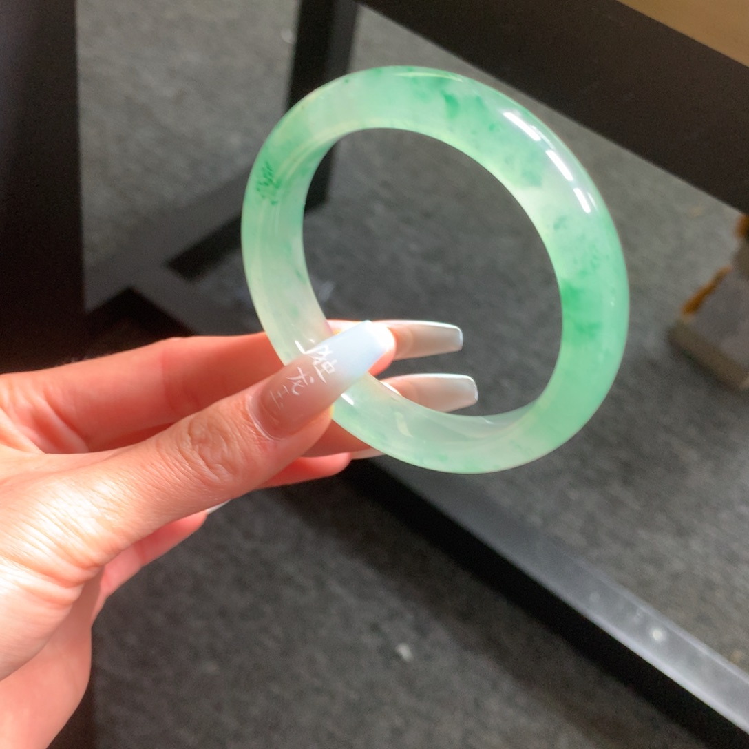 石英质玉手镯未镶嵌王*霏