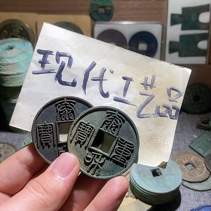 铜F***?现代翻砂制作工艺品