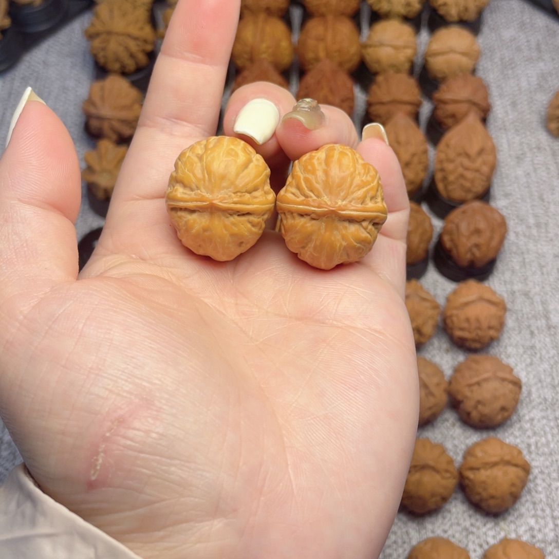 文玩核桃把件水晶小元宝