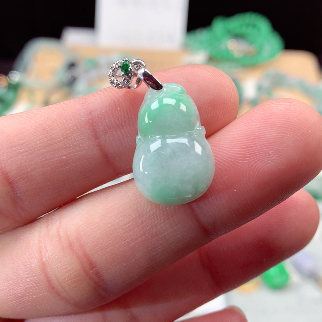 翡翠颈饰未镶嵌翡翠吊坠