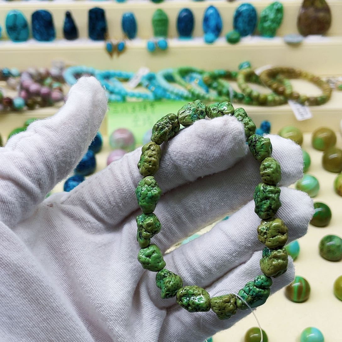 绿松石颈饰未镶嵌