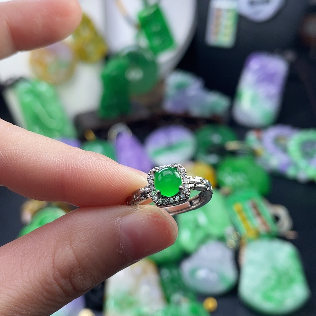 翡翠未镶嵌吊坠(赠链)