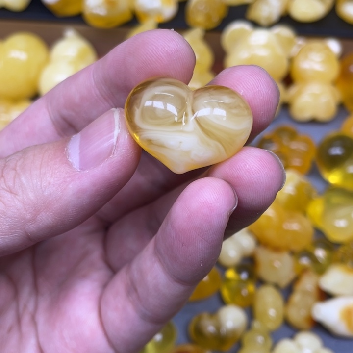 廿***玖琥珀未镶嵌珠宝奇石