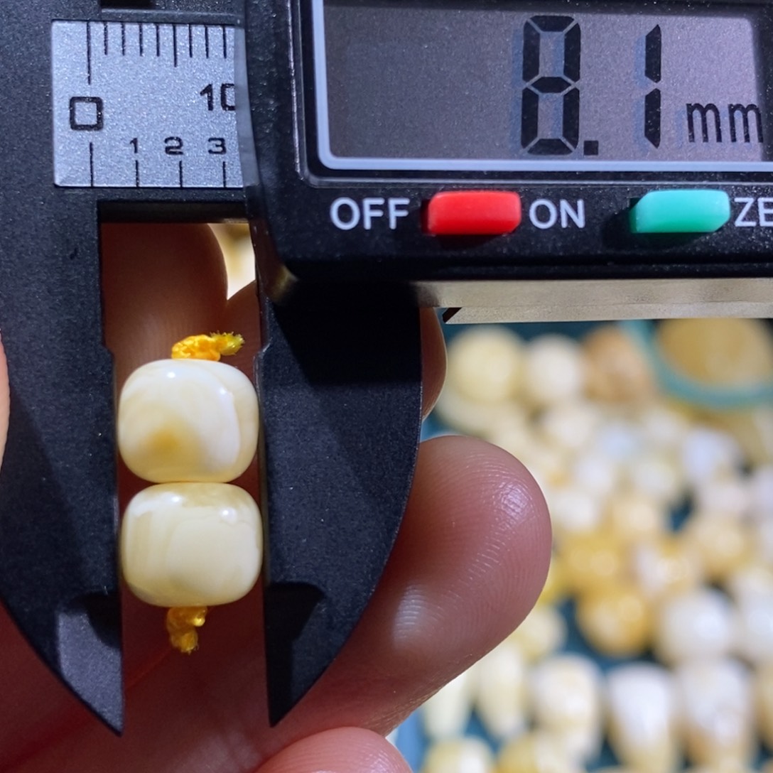 蜜蜡裸石未镶嵌配饰