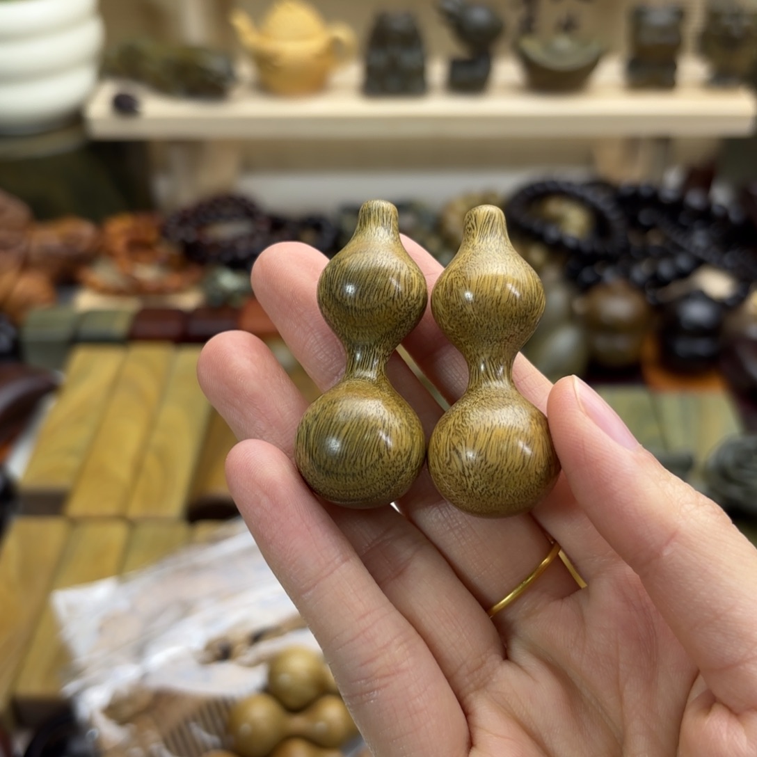 山***归木绿檀木料工艺品