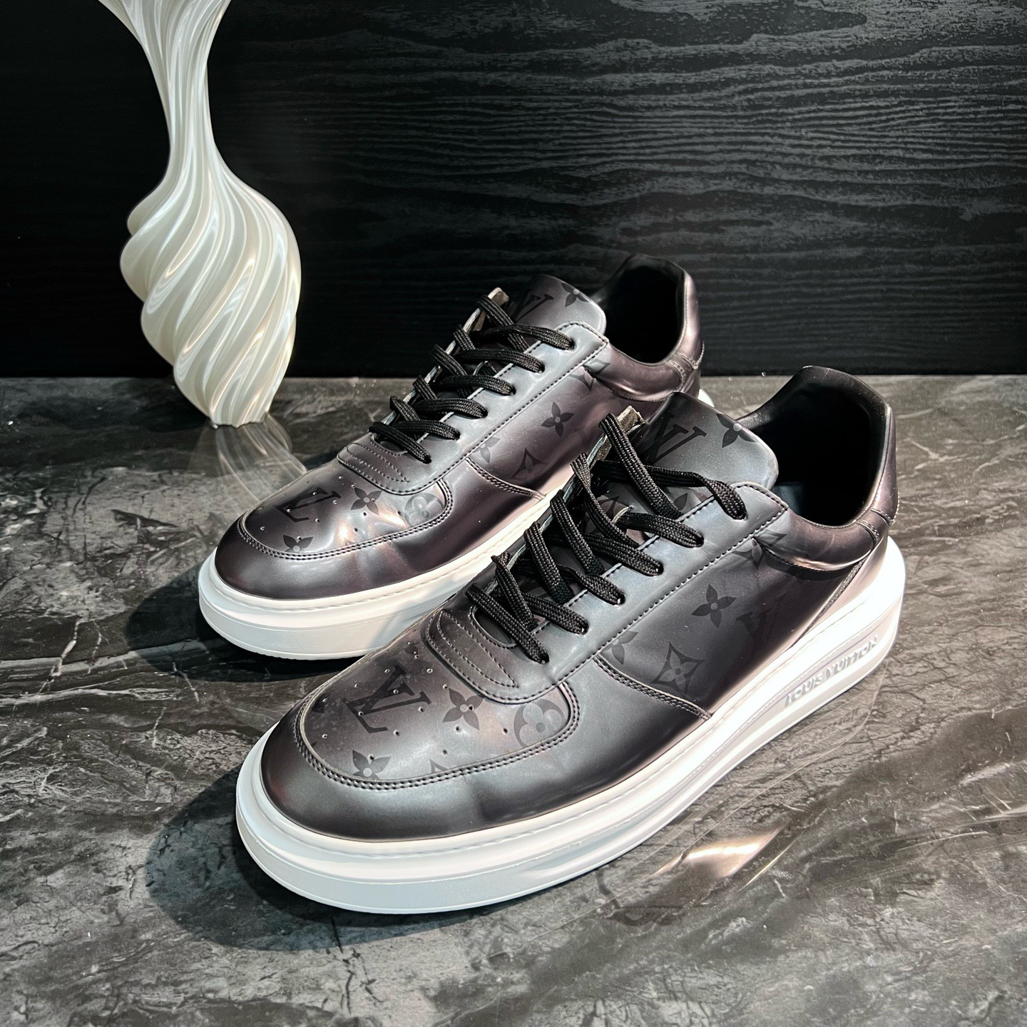 99新 LouisVuitton/路易威登 2225/43码/灰白镭射松糕鞋休闲鞋