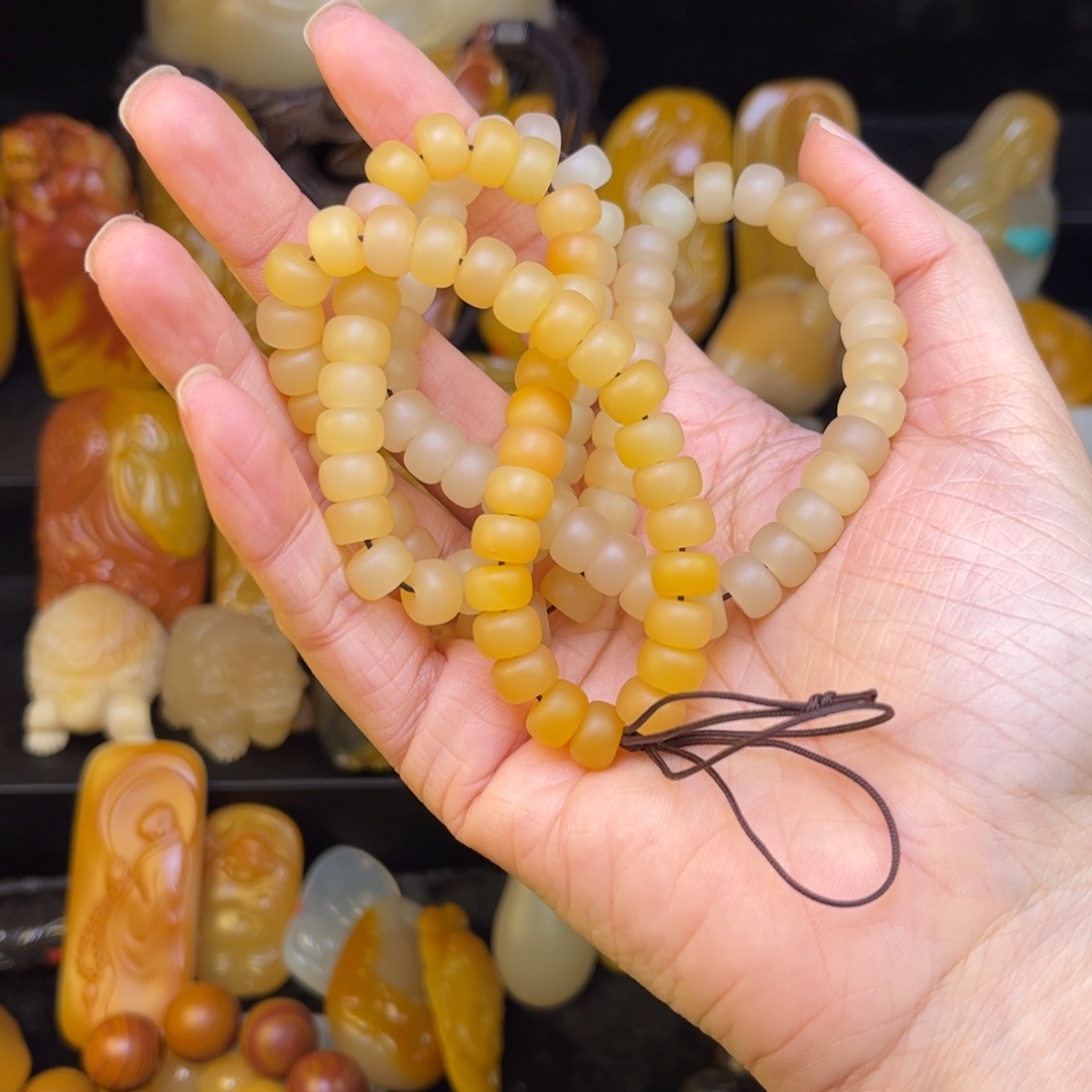 无***杨石英质玉未镶嵌黄蜡石吊坠