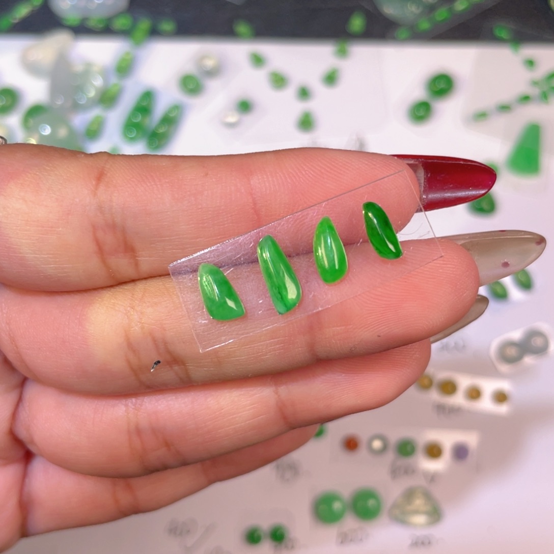 翡翠未镶嵌颈饰裸石