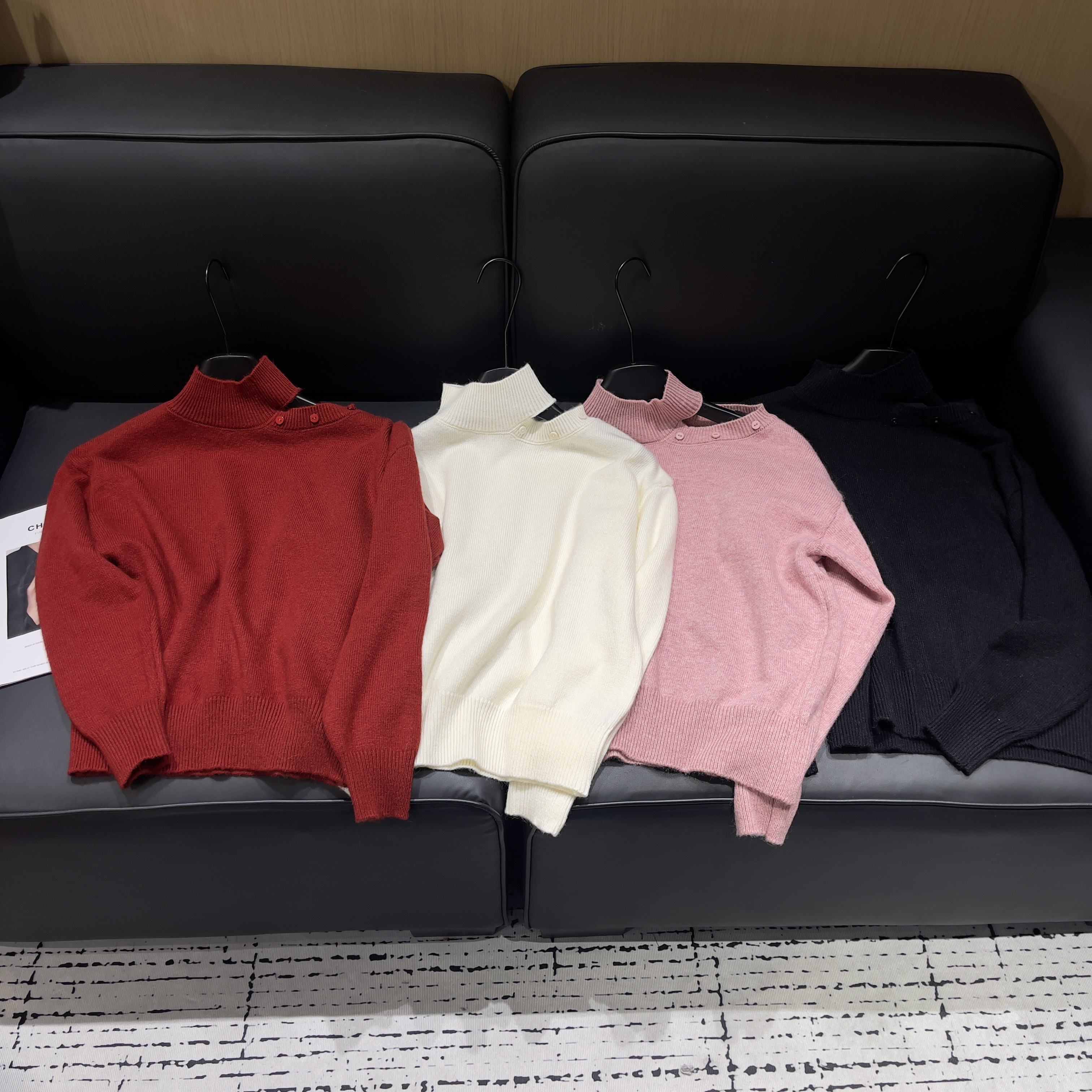 KW【斜领贝壳扣】南油新款简约高领露肩针织衫减龄温柔长袖毛衣