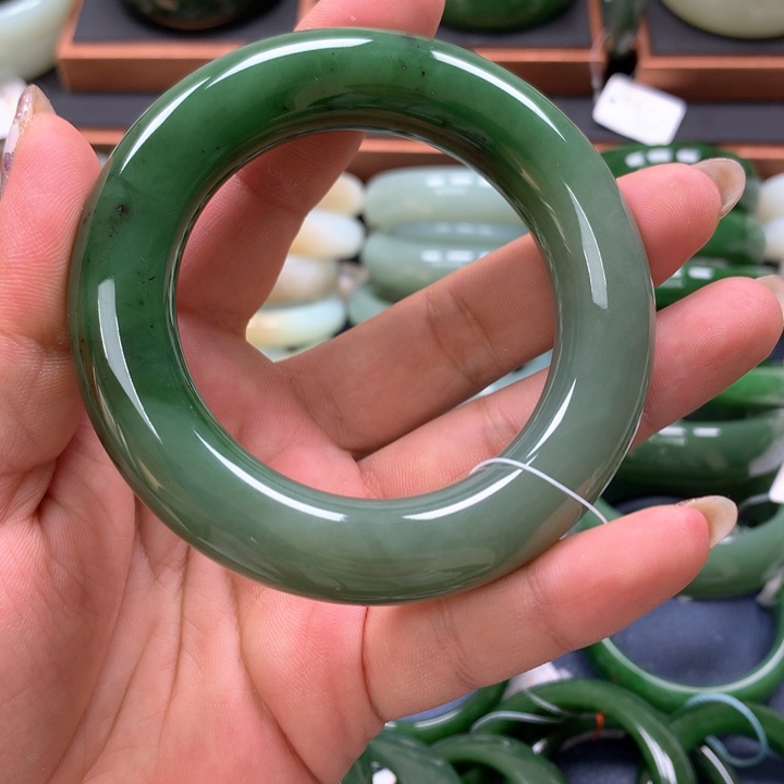 【闪购商品】未镶嵌手镯和田玉（碧玉）