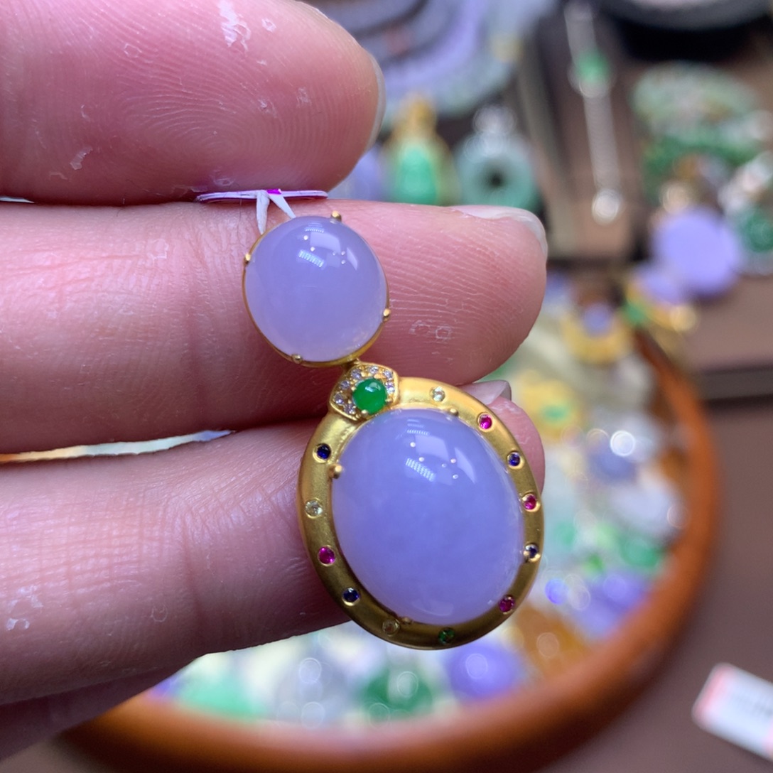 翡翠18K金镶嵌颈饰