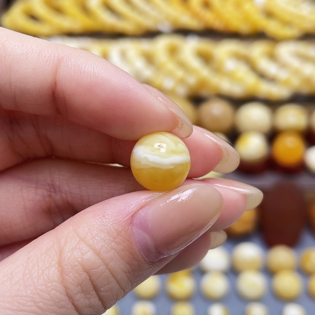 琥珀裸石未镶嵌我****了蜜蜡圆珠11.7mm瑕疵