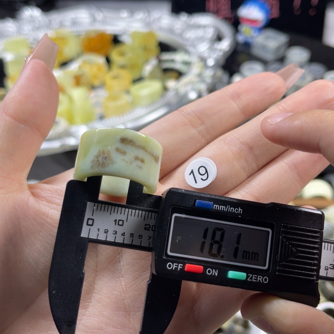 蛇纹石玉未镶嵌戒指