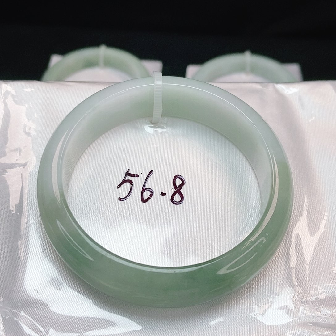 翡翠手镯未镶嵌轮胎