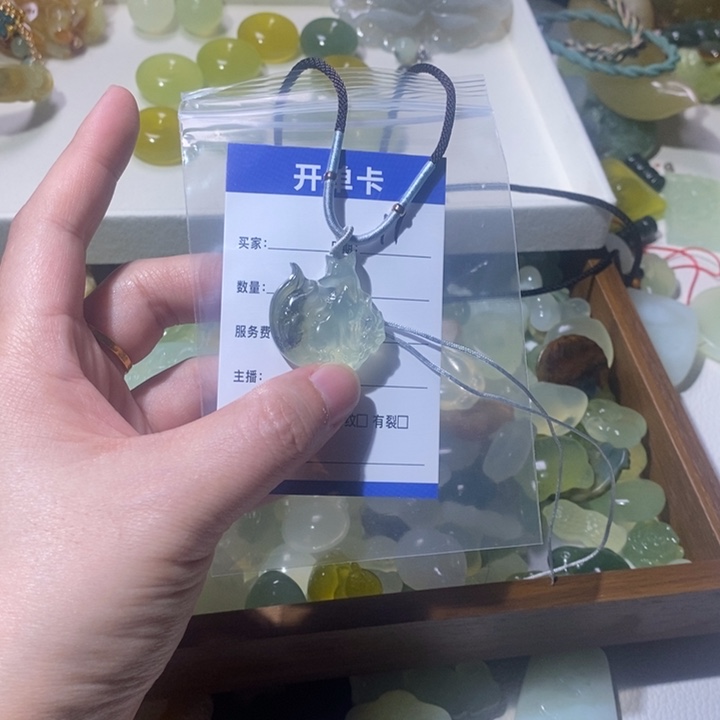 蛇纹石玉合金颈饰