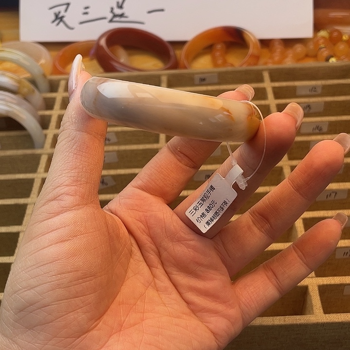 石英岩玉未镶嵌手镯85