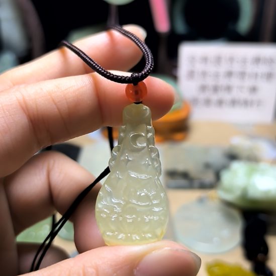 蛇纹石玉未镶嵌颈饰